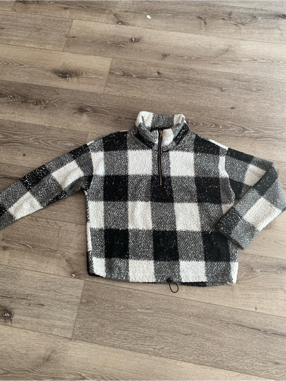 Women’s Long Sleeve Fuzzy Black White Checkered pullover sweater Size S